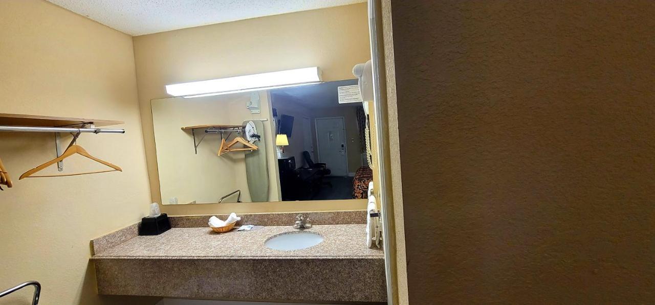 Regency Travel Inn Hayti Εξωτερικό φωτογραφία