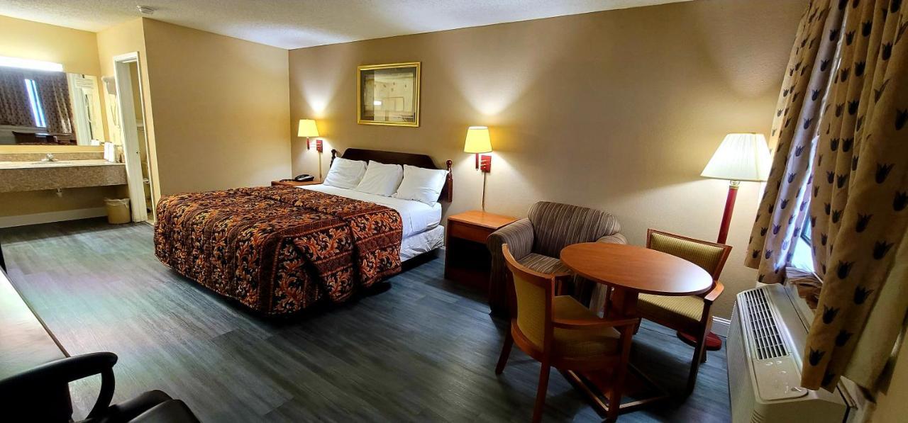 Regency Travel Inn Hayti Εξωτερικό φωτογραφία